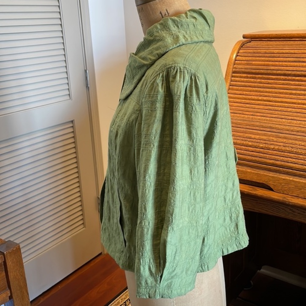 Lightweight Cropped Green Jacket - image 3